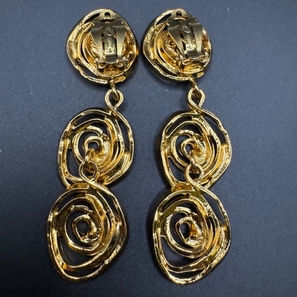 ❗️FINAL PRICE❗️LOT 913 18K gold plated Yves Saint Laurent vintage clip on - Picture 10 of 10